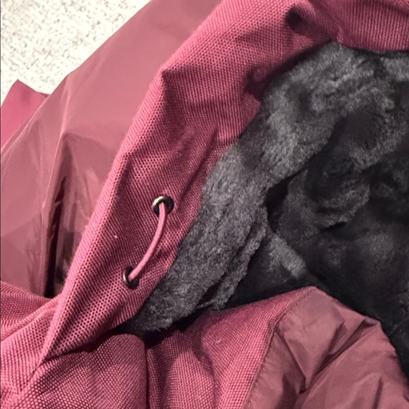 North Face Hooded Warm Jacket - Picture 10 of 10